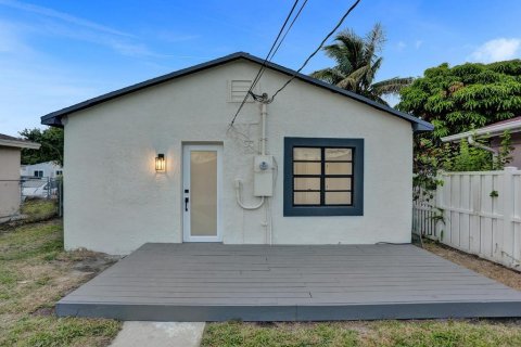 House in Hollywood, Florida 2 bedrooms, 88.26 sq.m. № 1224453 - photo 3