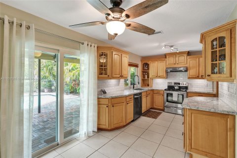 House in Coral Springs, Florida 3 bedrooms, 162.95 sq.m. № 1235256 - photo 12