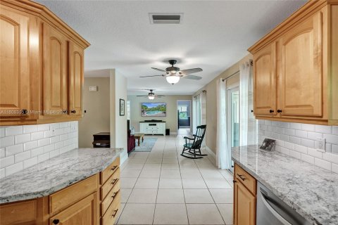 Купить виллу или дом в Корал-Спрингс, Флорида 3 спальни, 162.95м2, № 1235256 - фото 17
