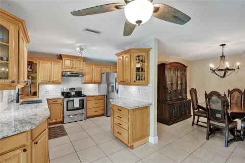 House in Coral Springs, Florida 3 bedrooms, 162.95 sq.m. № 1235256 - photo 14