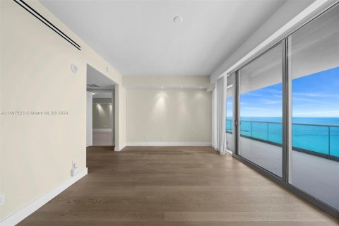 Condominio en venta en Bal Harbour, Florida, 3 dormitorios, 321.81 m2 № 1228911 - foto 10