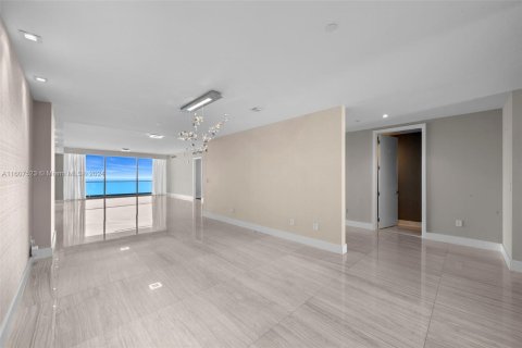 Condominio en venta en Bal Harbour, Florida, 3 dormitorios, 321.81 m2 № 1228911 - foto 7