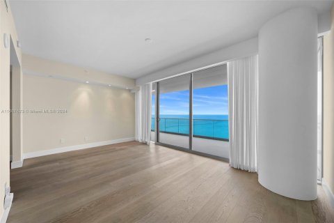 Condominio en venta en Bal Harbour, Florida, 3 dormitorios, 321.81 m2 № 1228911 - foto 9