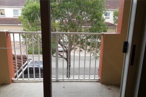 Townhouse in Homestead, Florida 3 bedrooms, 132.94 sq.m. № 1235218 - photo 12