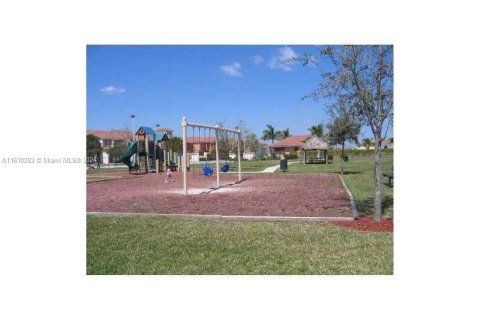 Townhouse in Homestead, Florida 3 bedrooms, 132.94 sq.m. № 1235218 - photo 24