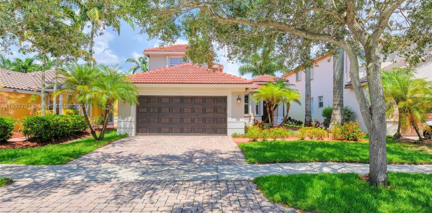 Casa en Weston, Florida 4 dormitorios, 185.53 m2 № 1235217