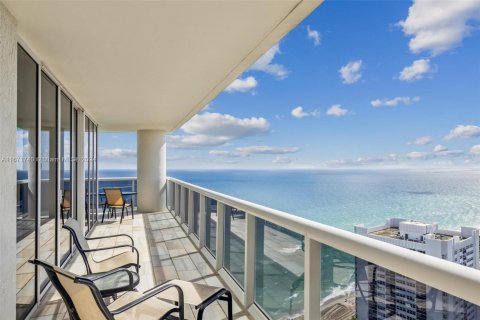 Condo in Hallandale Beach, Florida, 3 bedrooms  № 1392055 - photo 16