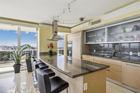 Condo in Hallandale Beach, Florida, 3 bedrooms  № 1392055 - photo 7