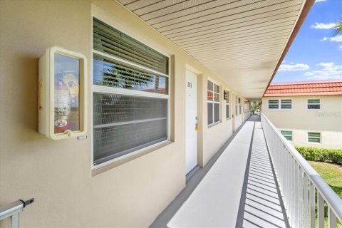 Condominio en venta en Vero Beach, Florida, 1 dormitorio, 69.68 m2 № 1121921 - foto 1