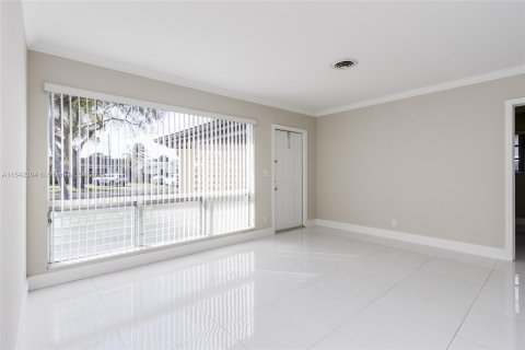 House in Hollywood, Florida 3 bedrooms, 114.83 sq.m. № 1215755 - photo 28