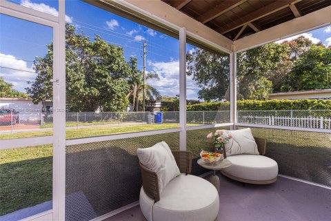 Villa ou maison à vendre à Hollywood, Floride: 3 chambres, 114.83 m2 № 1215755 - photo 22