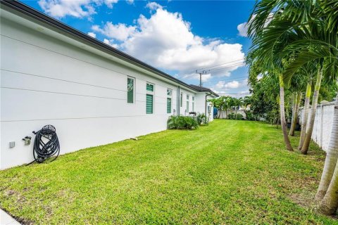 Villa ou maison à vendre à Miami, Floride: 4 chambres, 264.03 m2 № 1376777 - photo 3