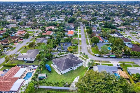 Villa ou maison à vendre à Miami, Floride: 4 chambres, 264.03 m2 № 1376777 - photo 26