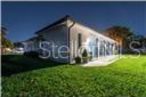 House in Miami, Florida 4 bedrooms, 264.03 sq.m. № 1376777 - photo 22