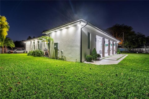 Villa ou maison à vendre à Miami, Floride: 4 chambres, 264.03 m2 № 1376777 - photo 17