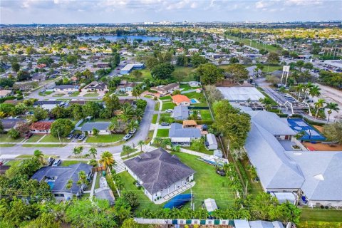 Villa ou maison à vendre à Miami, Floride: 4 chambres, 264.03 m2 № 1376777 - photo 25