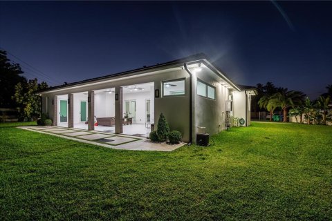 Casa en venta en Miami, Florida, 4 dormitorios, 264.03 m2 № 1376777 - foto 16