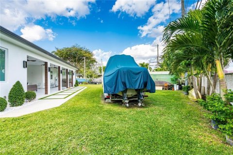 Villa ou maison à vendre à Miami, Floride: 4 chambres, 264.03 m2 № 1376777 - photo 5