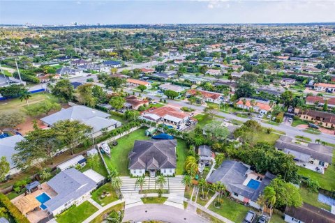 Villa ou maison à vendre à Miami, Floride: 4 chambres, 264.03 m2 № 1376777 - photo 23