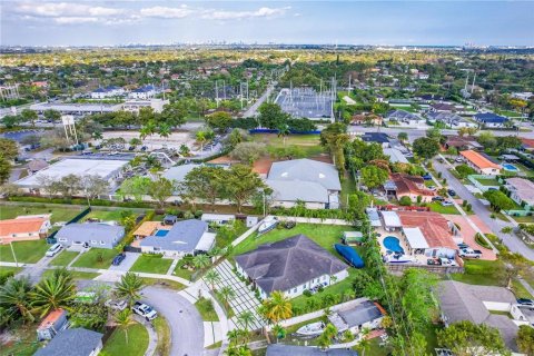 Villa ou maison à vendre à Miami, Floride: 4 chambres, 264.03 m2 № 1376777 - photo 24