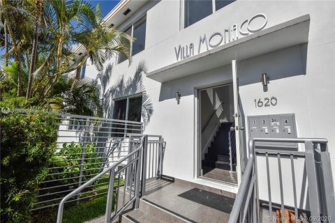 Immobilier commercial à vendre à Miami Beach, Floride: 403.01 m2 № 547697 - photo 1