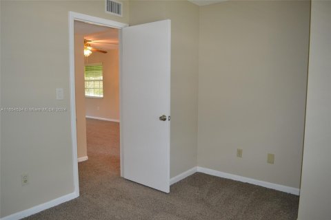 Townhouse in Cooper City, Florida 3 bedrooms, 135.54 sq.m. № 1358457 - photo 15