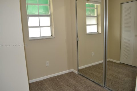 Townhouse in Cooper City, Florida 3 bedrooms, 135.54 sq.m. № 1358457 - photo 27