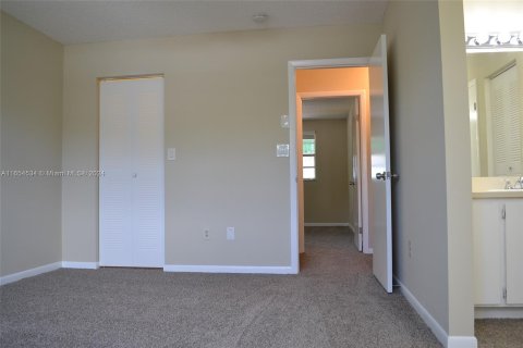 Townhouse in Cooper City, Florida 3 bedrooms, 135.54 sq.m. № 1358457 - photo 24