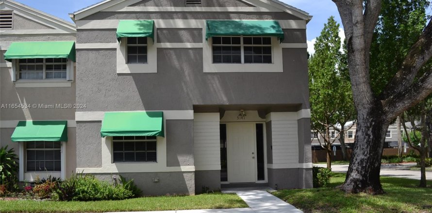 Townhouse in Cooper City, Florida 3 bedrooms, 135.54 sq.m. № 1358457