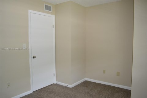 Townhouse in Cooper City, Florida 3 bedrooms, 135.54 sq.m. № 1358457 - photo 14