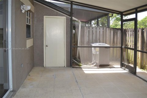 Townhouse in Cooper City, Florida 3 bedrooms, 135.54 sq.m. № 1358457 - photo 12