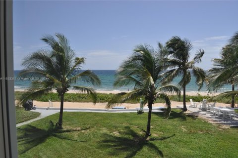 Copropriété à louer à Hillsboro Beach, Floride: 2 chambres, 92.9 m2 № 1358455 - photo 1