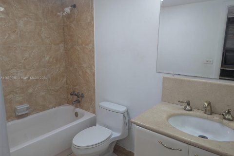 Condo in Miami, Florida, 1 bedroom  № 1358459 - photo 10