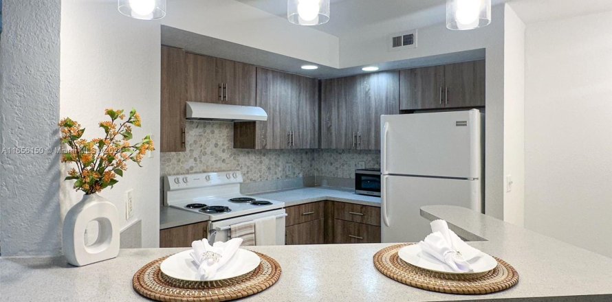 Condo in Sunrise, Florida, 2 bedrooms  № 1358458