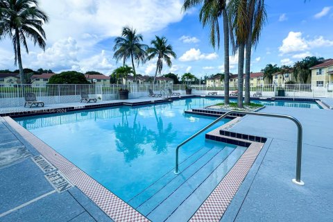 Condo in Sunrise, Florida, 2 bedrooms  № 1358458 - photo 16