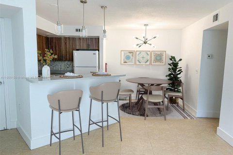 Condo in Sunrise, Florida, 2 bedrooms  № 1358458 - photo 4