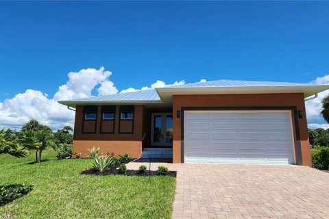 Villa ou maison à vendre à Punta Gorda, Floride: 3 chambres, 155.05 m2 № 623065 - photo 1