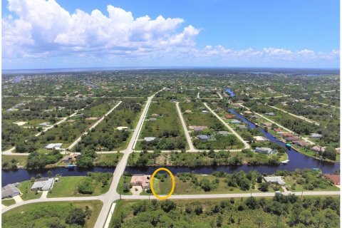 Terreno en venta en Port Charlotte, Florida № 947001 - foto 3