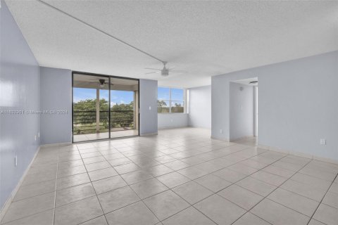 Copropriété à vendre à Pembroke Pines, Floride: 3 chambres, 121.7 m2 № 1304921 - photo 4