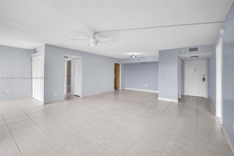 Copropriété à vendre à Pembroke Pines, Floride: 3 chambres, 121.7 m2 № 1304921 - photo 6