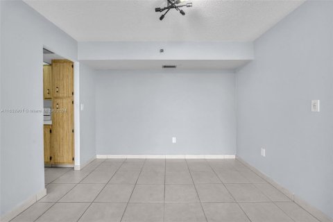 Copropriété à vendre à Pembroke Pines, Floride: 3 chambres, 121.7 m2 № 1304921 - photo 9