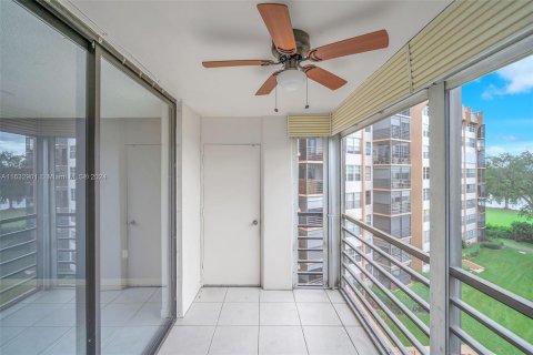 Copropriété à vendre à Pembroke Pines, Floride: 3 chambres, 121.7 m2 № 1304921 - photo 24