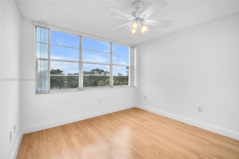 Copropriété à vendre à Pembroke Pines, Floride: 3 chambres, 121.7 m2 № 1304921 - photo 21