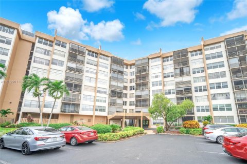 Copropriété à vendre à Pembroke Pines, Floride: 3 chambres, 121.7 m2 № 1304921 - photo 2