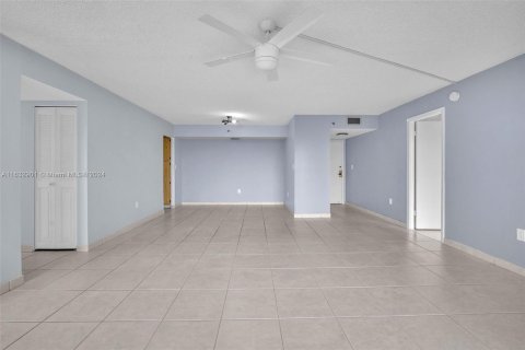 Condo in Pembroke Pines, Florida, 3 bedrooms  № 1304921 - photo 7