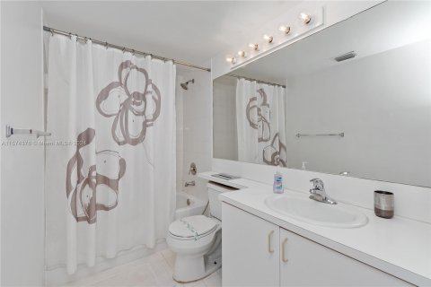 Copropriété à vendre à Aventura, Floride: 2 chambres, 109.62 m2 № 1138865 - photo 13