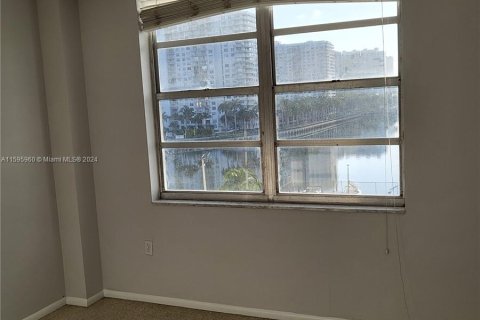 Condo in Aventura, Florida, 2 bedrooms  № 1209405 - photo 3