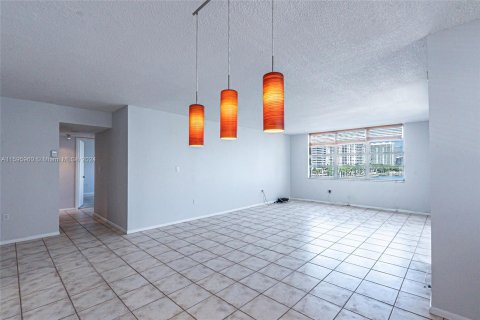 Condo in Aventura, Florida, 2 bedrooms  № 1209405 - photo 22