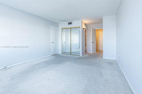 Condo in Aventura, Florida, 2 bedrooms  № 1209405 - photo 14