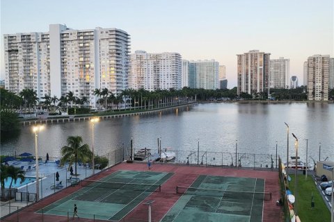 Condo in Aventura, Florida, 2 bedrooms  № 1209405 - photo 11